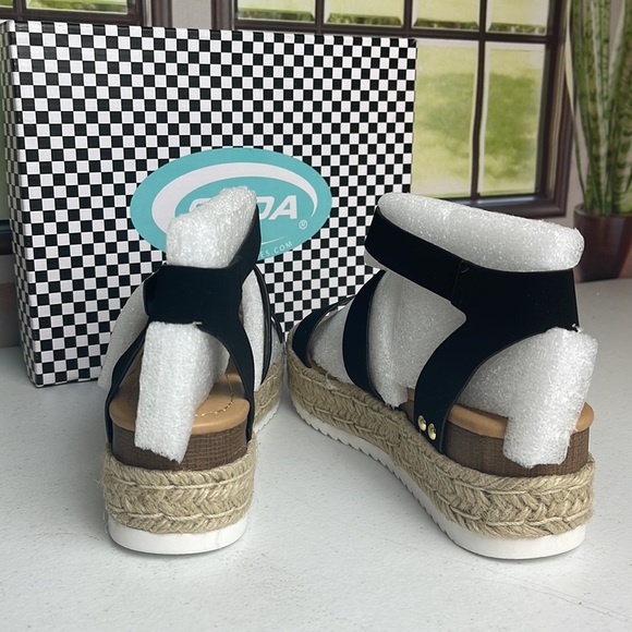 SODA Bruce Style Black Ankle Banded Flats - Picture 4 of 4